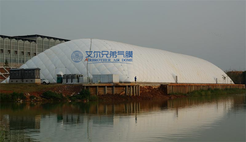 無(wú)框架充氣大棚體育館如何選擇？